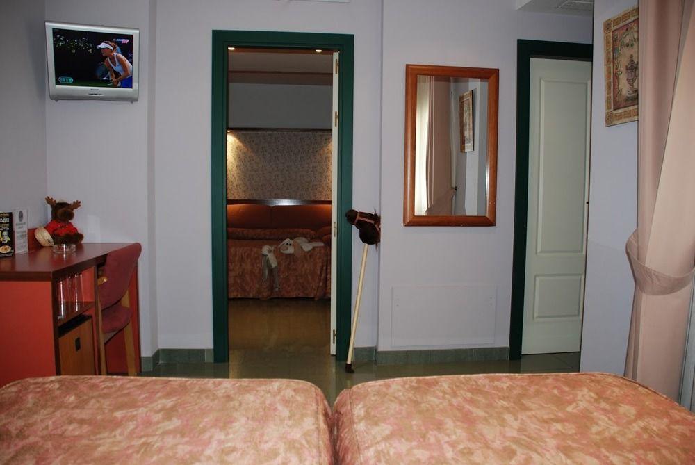Hotel Jardin De Aranjuez Kültér fotó